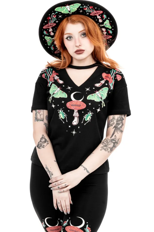 Restyle AUTUMNAL EQUINOX T-SHIRT with a choker